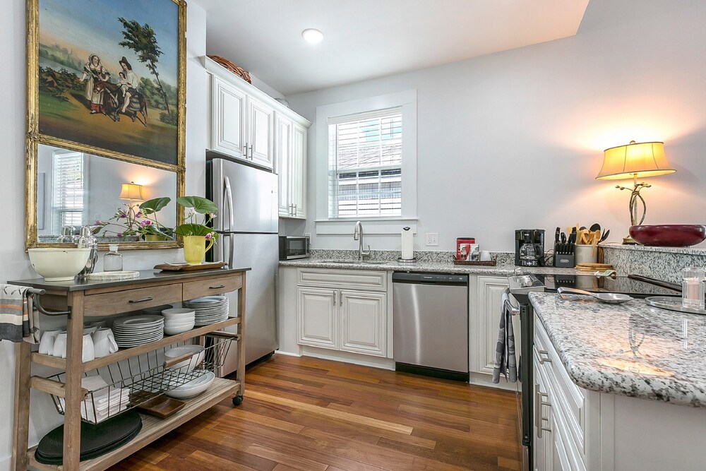 Spacious 5 Bedroom Near Magazine St & Uptown, photo 25