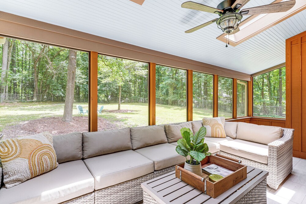 < 2 Mi to Dtwn Alpharetta: Home w/ Screened Porch!
