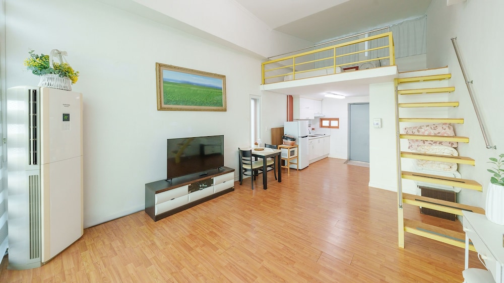 Taean Norabureo Pet Pension