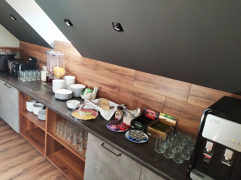 Food & Beverage