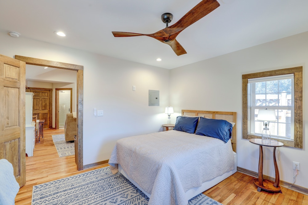 2 Blocks to AT: Mountain View Cabin Unit 2
