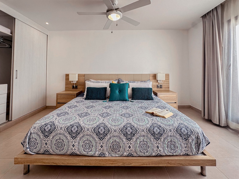 Fantastic Beach Penthouse With Rooftop BBQ