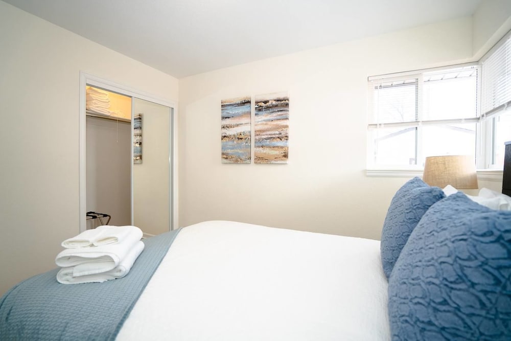 The Meadowlark Manor Spacious Backyard  Hot Tub - Property Image 27