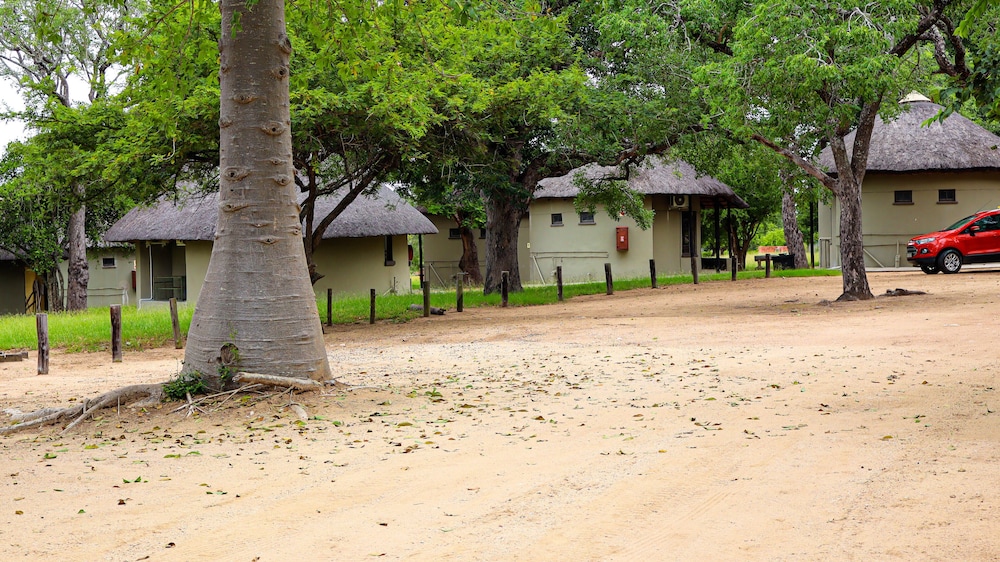Self Catering Chalets - Manyeleti