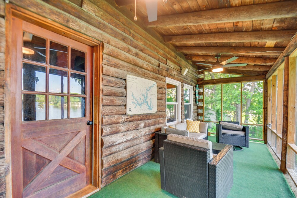 Waterfront Cabin on Lake Sinclair w/ Private Dock!