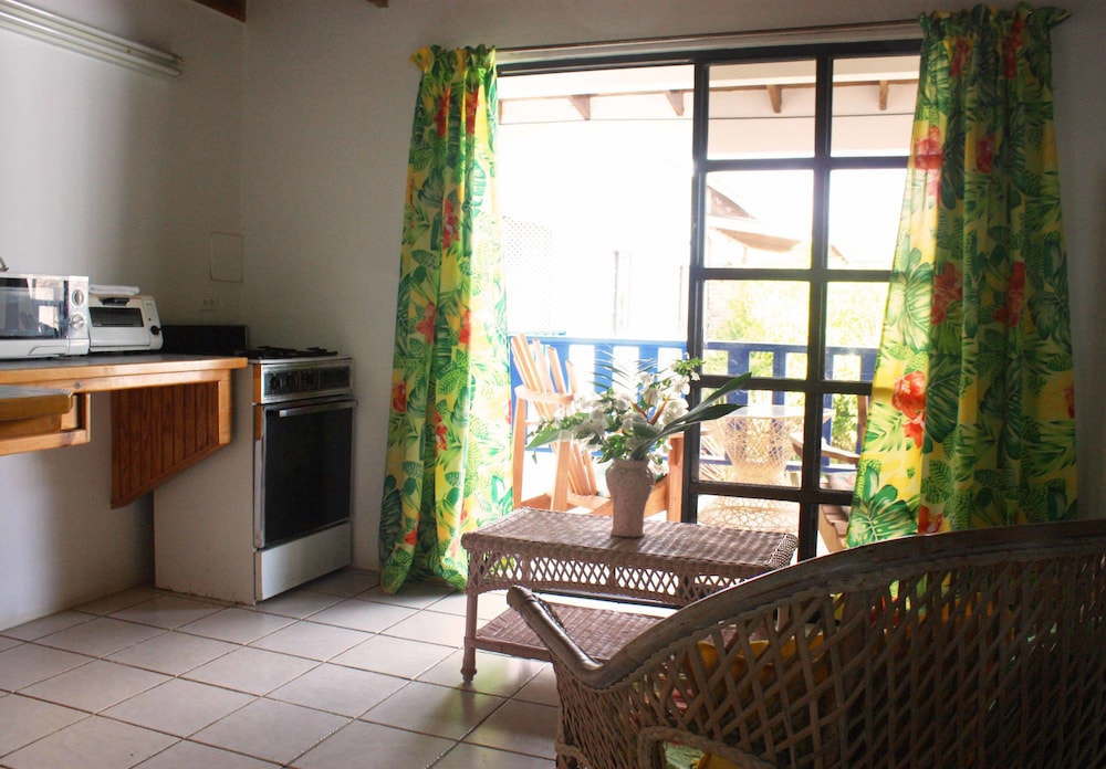 Bananaquit Apartments