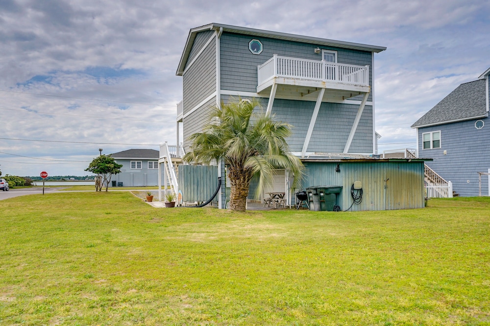 Topsail Beach Vacation Rental: Steps to Shore! view 4