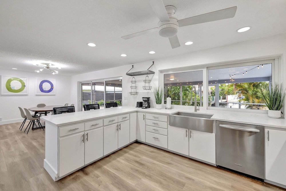 Waterfront Paradise Chic 3 BDR