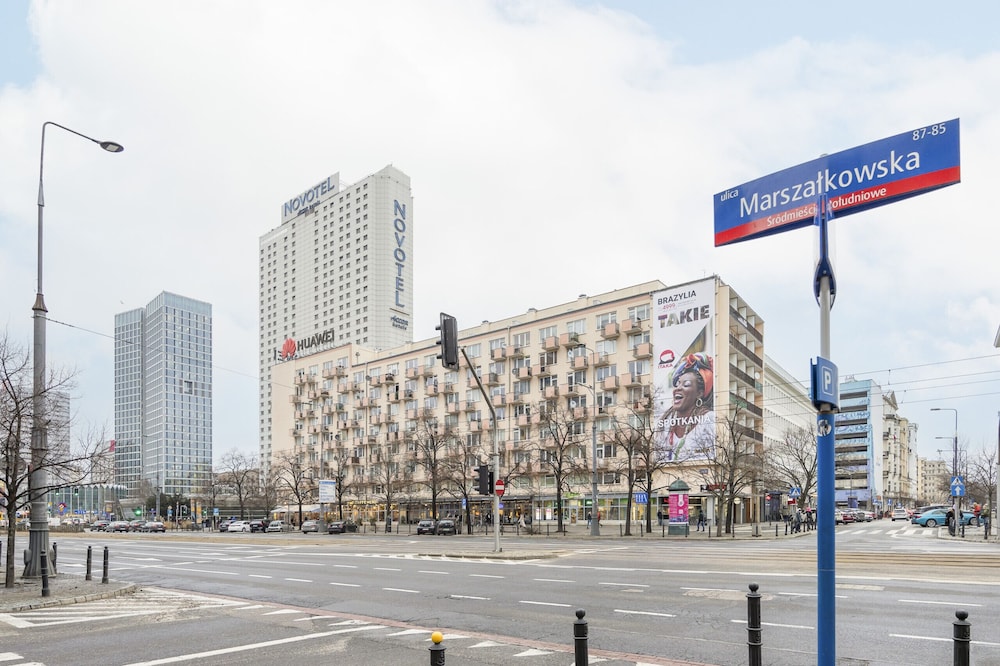 Marszałkowska Apartment by Renters view 2