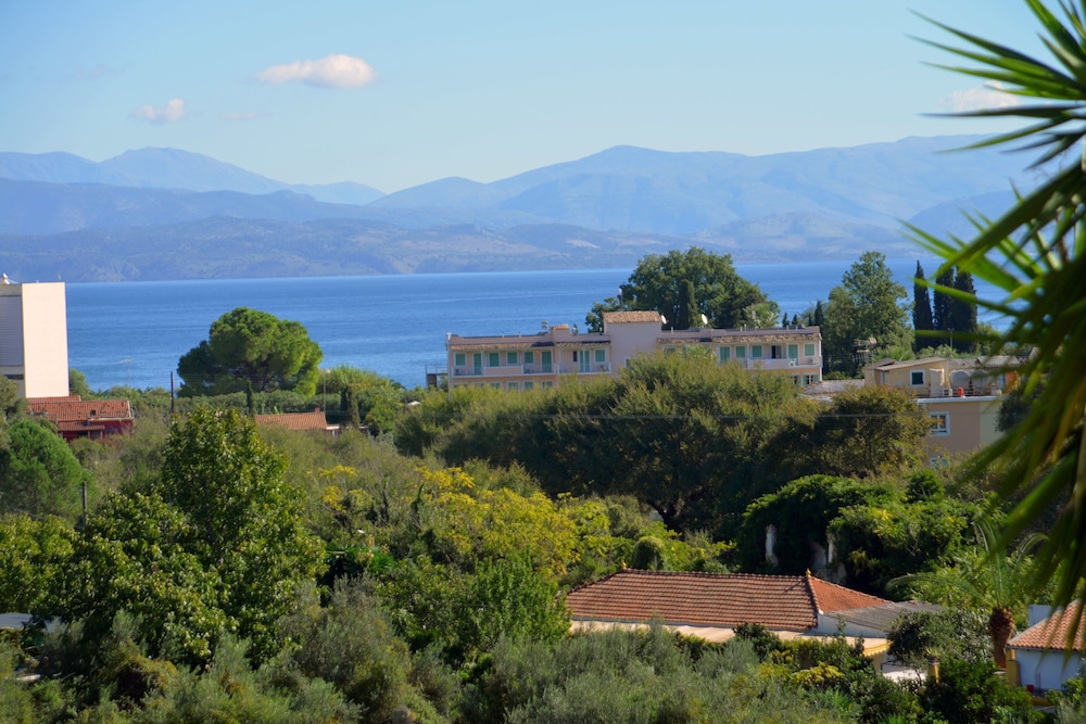 Alexandros Apartments