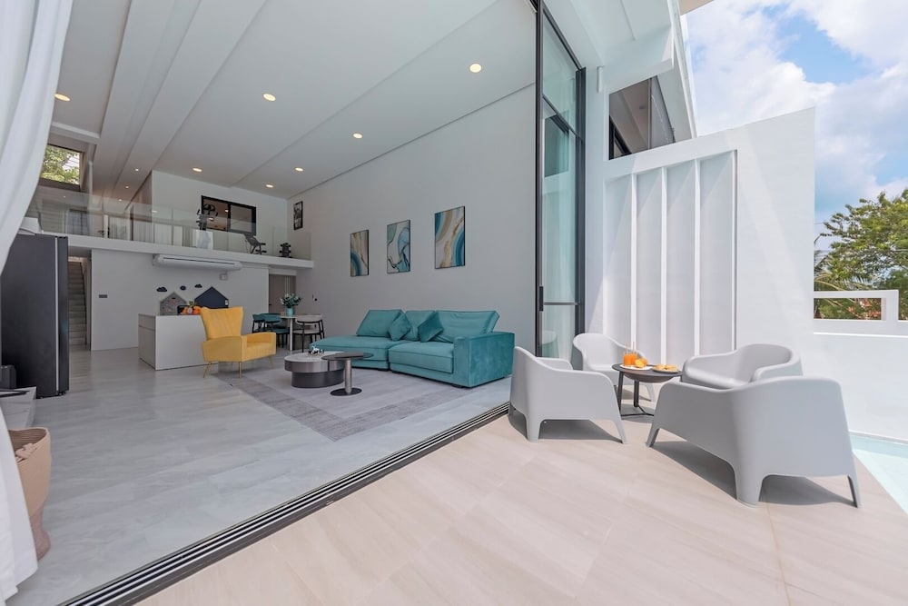 Unique Townhouse Pool Slide Access