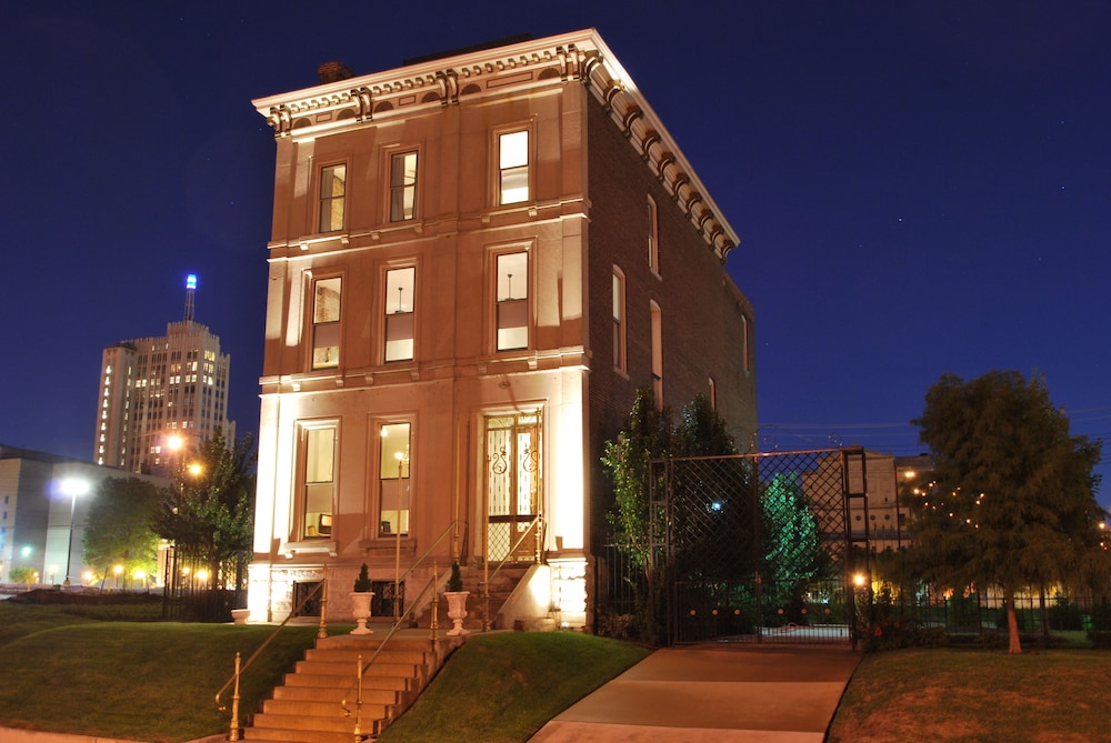 Hotel Grand Center Inn - Image 1