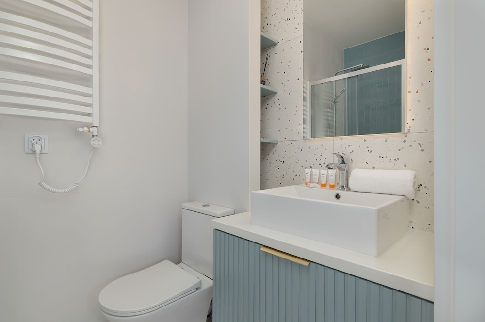 Trendy Apartment Katowice by Renters view 5
