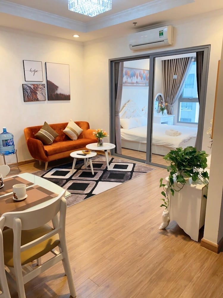 Bom Homestay Vinhomes Times City