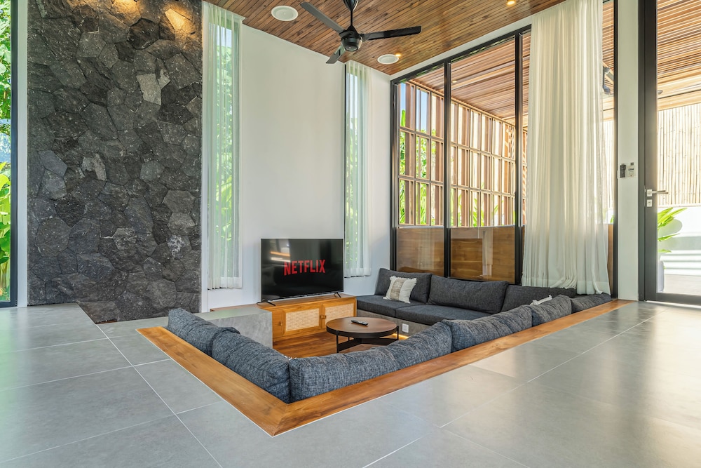 Villa Bedawang - 4BR Villa Seminyak