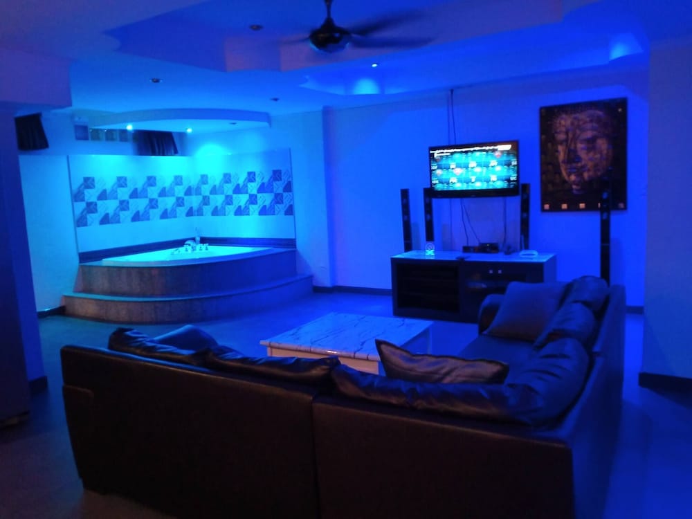 75 sqm Studio Type Jacuzzi Apartment 101a