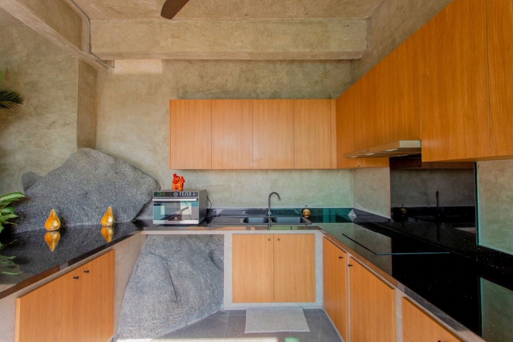 Baan Saint Tropez Villas Kata Beach