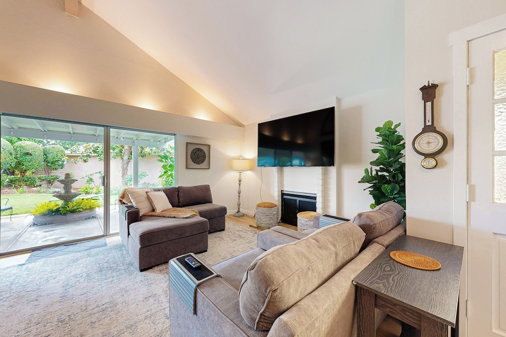 4BR Dog-friendly Home w/ Pool, Spa, Grill & A/C
