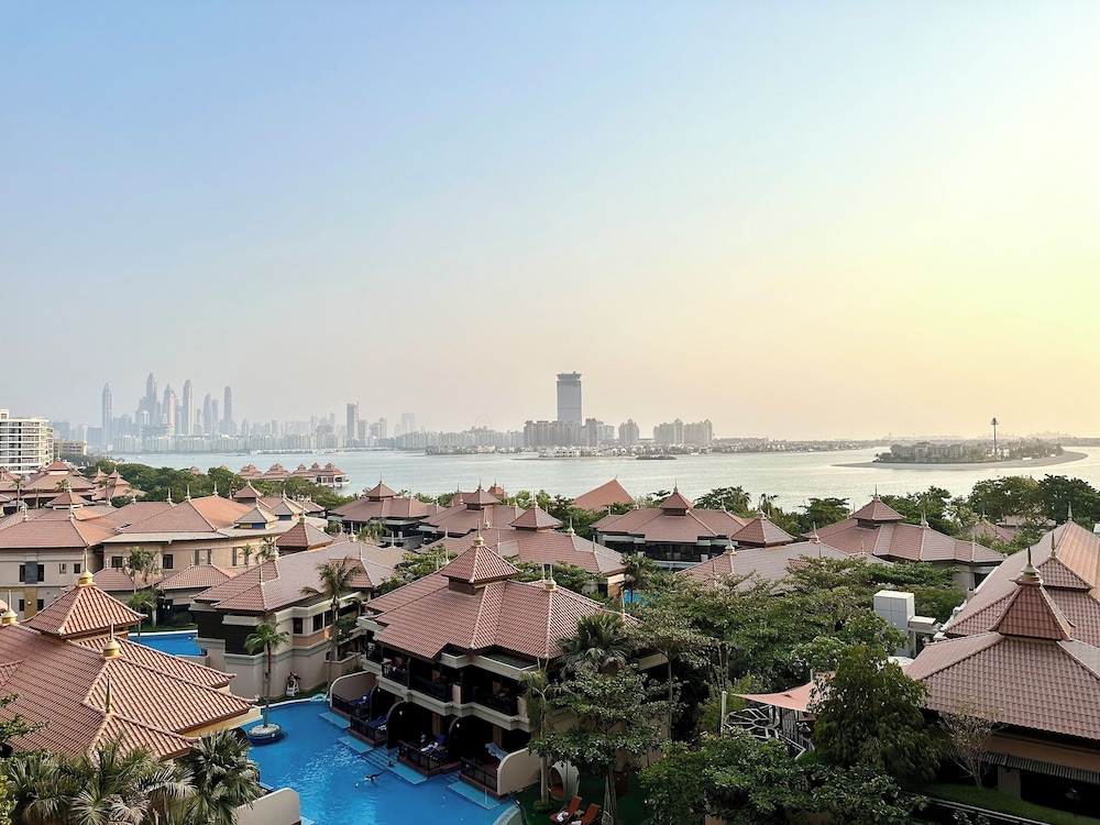 Lux BnB I Palm Jumeirah Resort I Palm Views