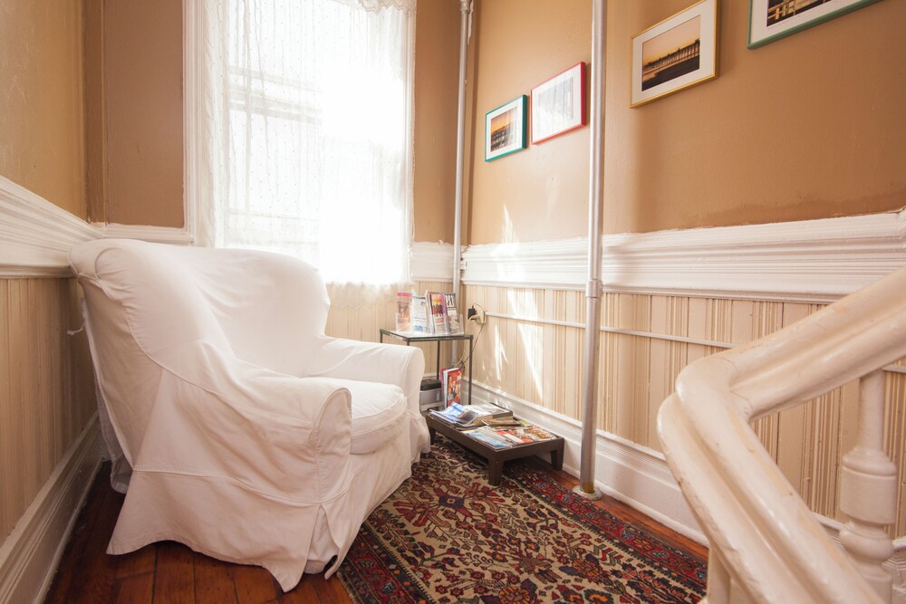 New York City Vacations - Saint Nicholas Inn Guesthouse - Property Image 15