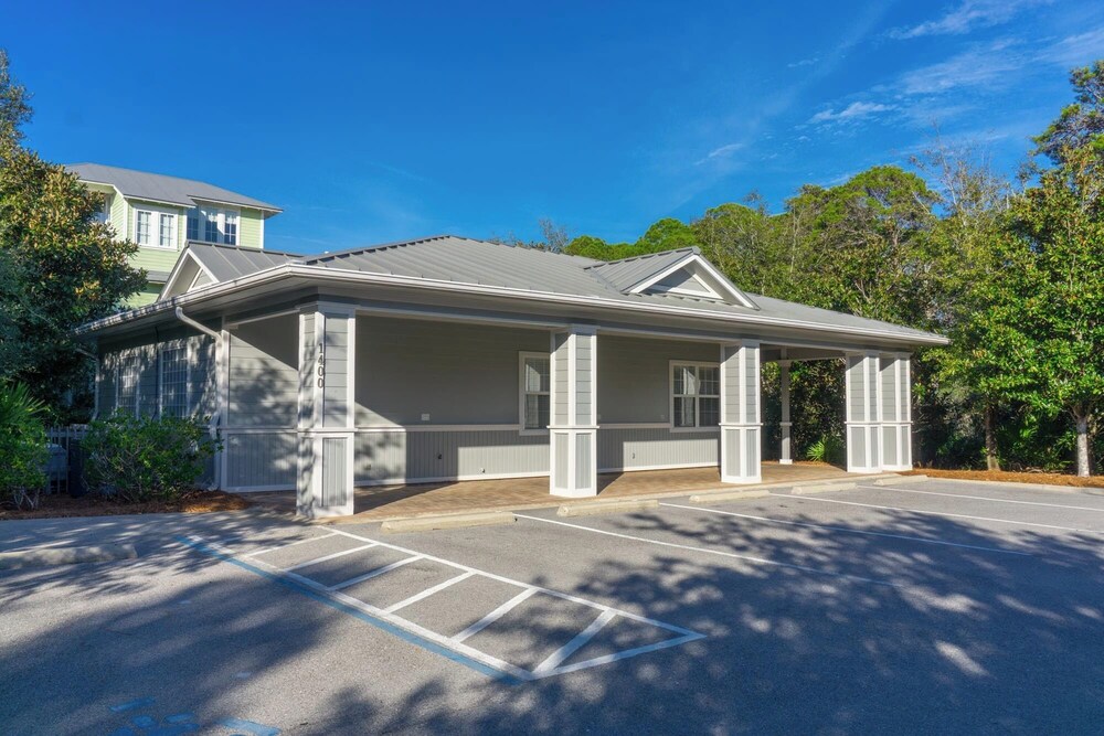 Aquamarine! Sleeps 12! Close to Community Pool! Private Beach Access!