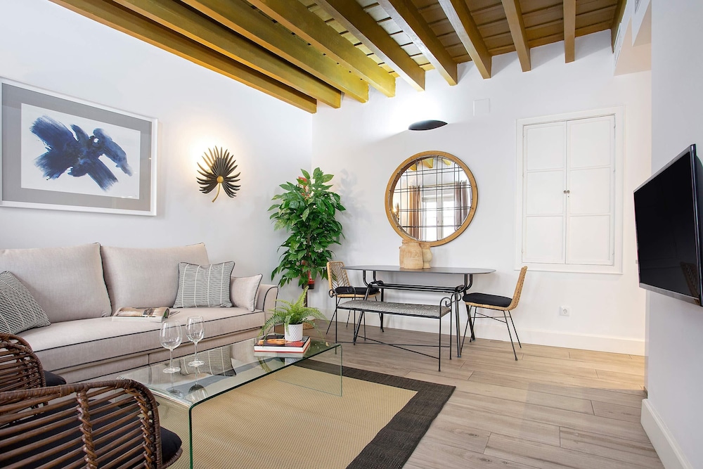 Beatiful Quiet 2Bd Apartment 5 min From the Cathedral Padre Marchena IV