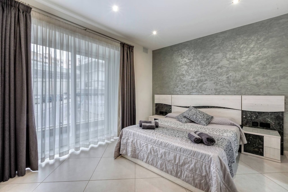 Luxury 3 BR Apt in Gzira Near Sliema - Stjulians