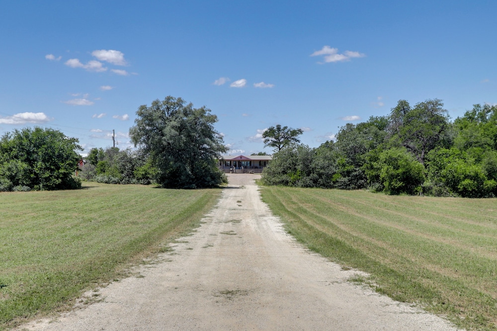 Hunt, Fish, Unwind: Countryside Escape in Texas!