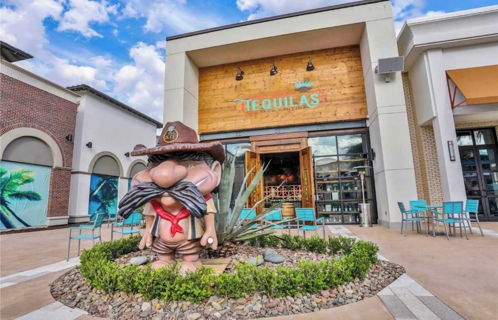 Bikinis and Martinis - For 6! - Image 2