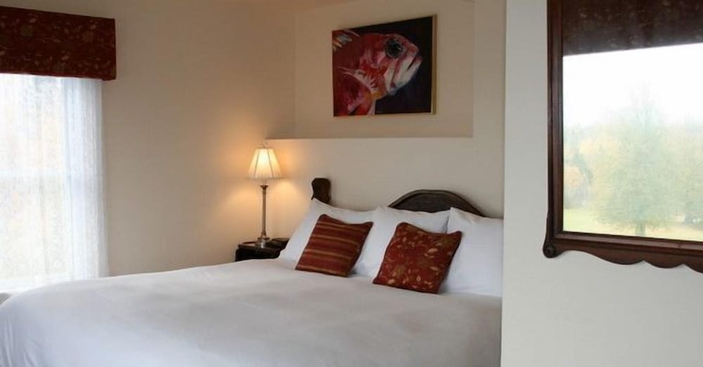 Rossmount Inn view 2