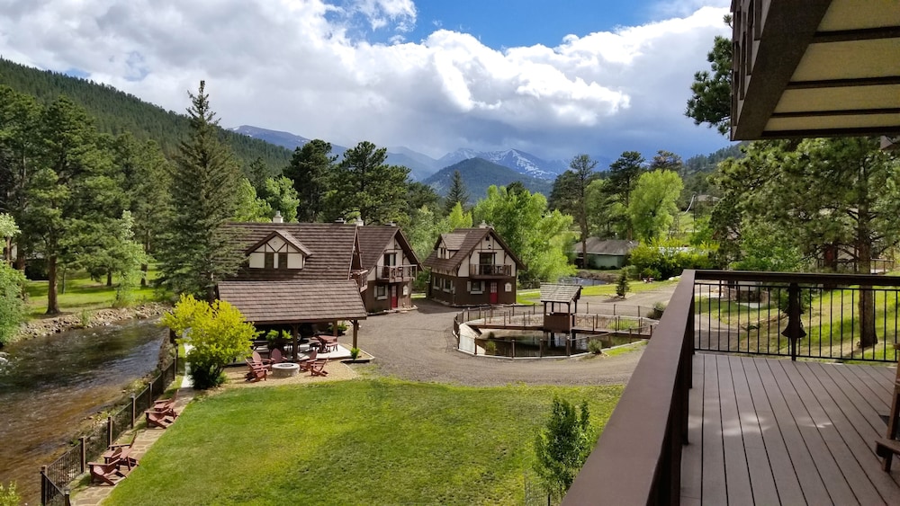 The Landing at Estes Park - Riverside Retreat