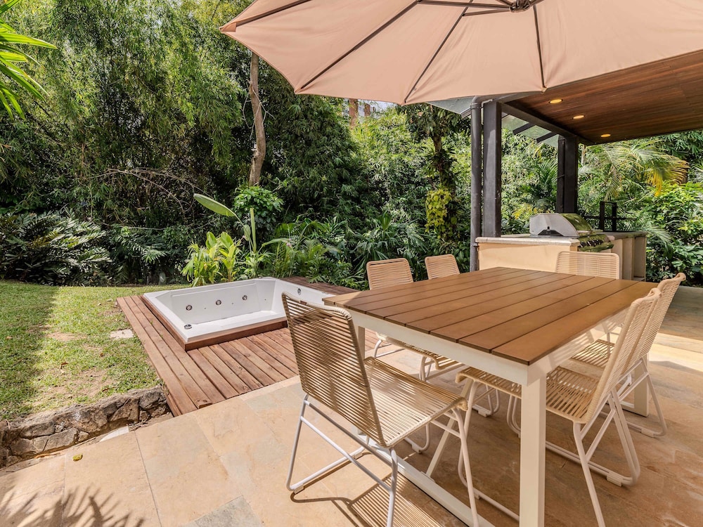w Incredible 5BR House w Jacuzzi in El Poblado