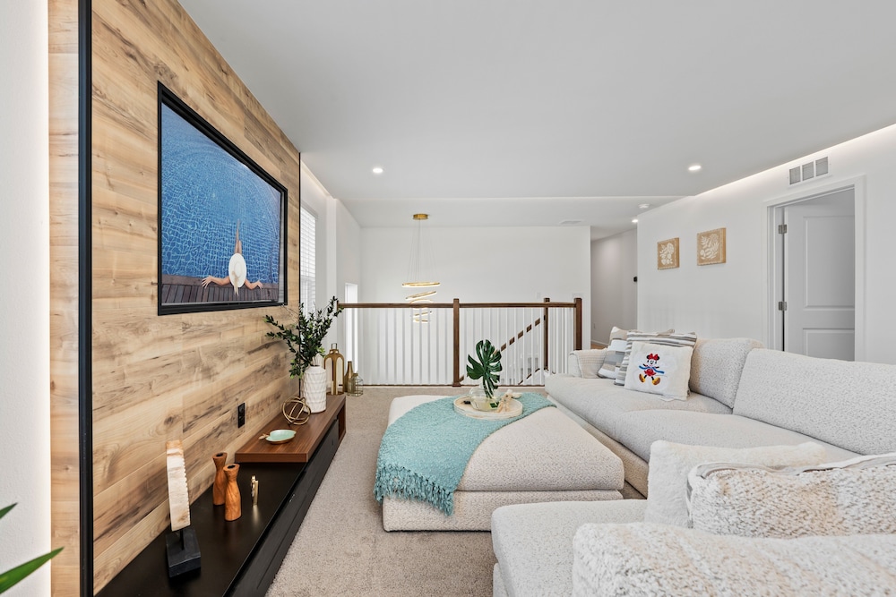 Light Welcoming Fun Resort Home Sleeps 20