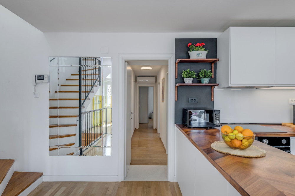 Heritage Carollini, Two-Story Residence
