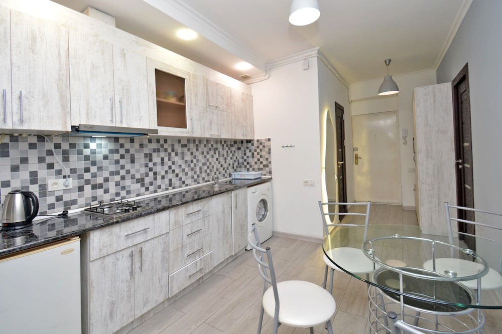 Mashtots apartment by Luxe Group MA154