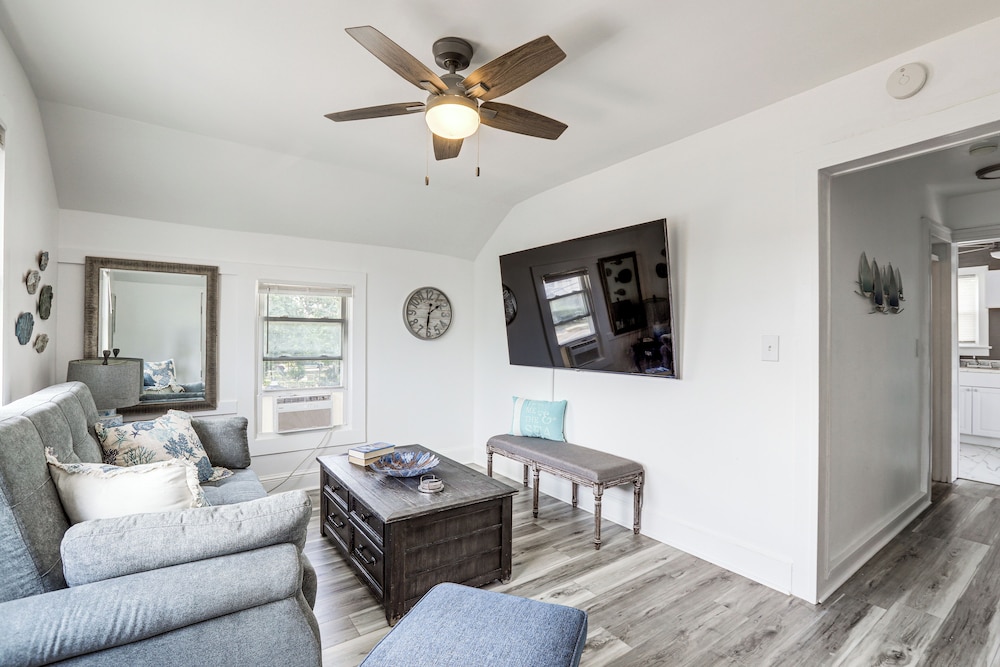 Stroll to Ocean Grove Boardwalk & Beach: Sleek Apt