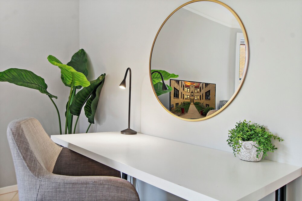 1BR Vibrant Apt - Montrose 2E