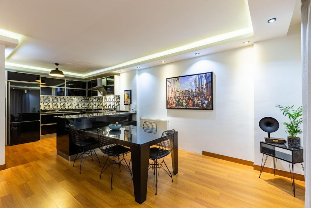 Phenomenal Duplex Flat Near Nisantasi in Besiktas