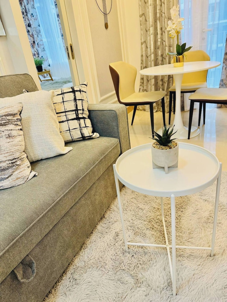 Stylish Condo Room in Iloilo City With Shared Pool