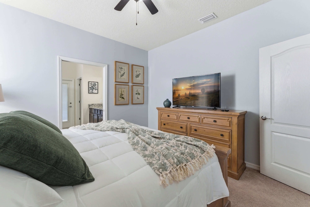 Family 6BR Home, Pool & Game Room