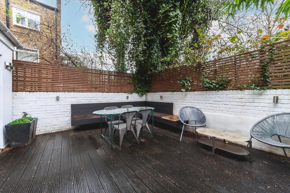 Stylish Shepherd's Bush Flat With Patio