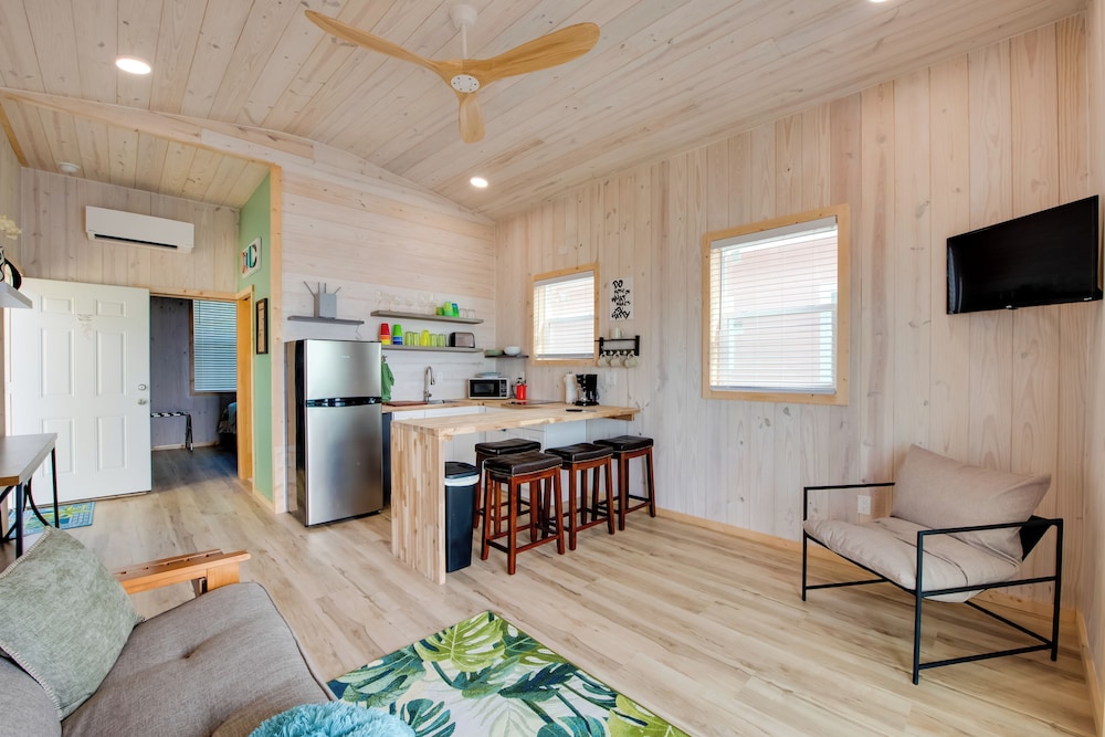 Beachfront Cottage w/ Dock on Florida Gulf Coast