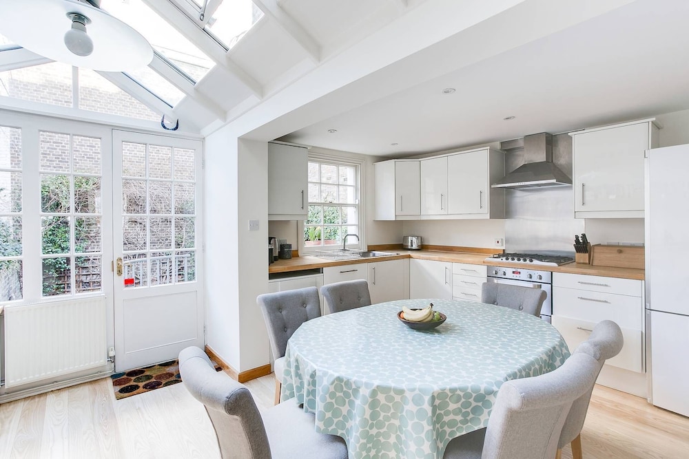 Cadogan Street III by Onefinestay