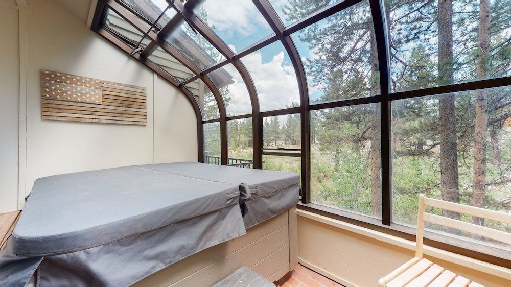 Forest Creek 29 Forest Setting Mountain Townhouse with Private Jacuzzi by RedAwning