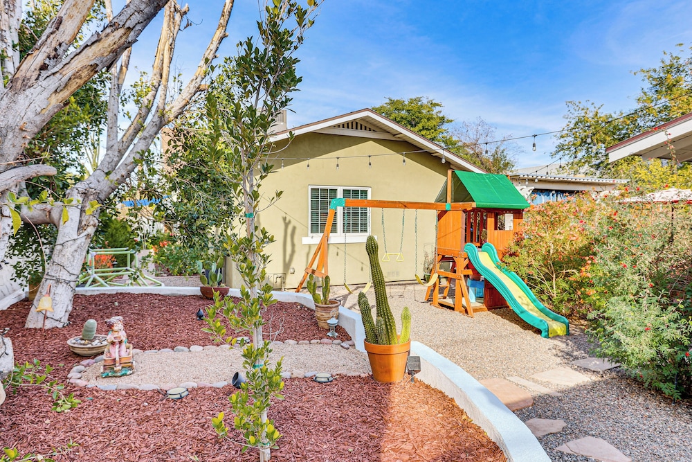 1 Mi to Dtwn: Updated Guesthouse in Phoenix!