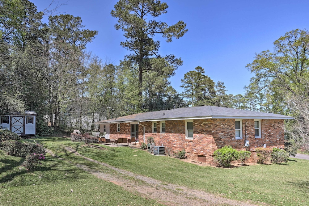 Spacious Retreat ~ 1 Mile to Augusta National! view 3