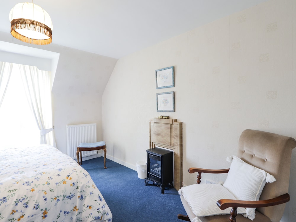 Holly Hoose