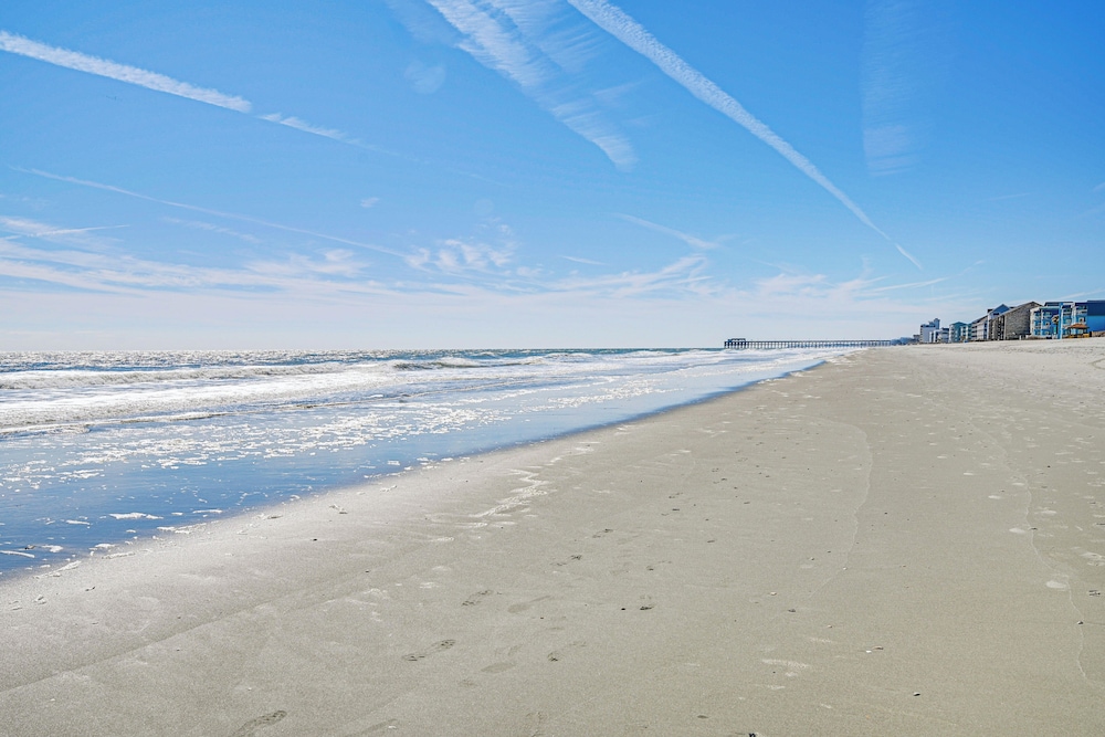 Pool & Beach Access: Scenic Murrells Inlet Condo!