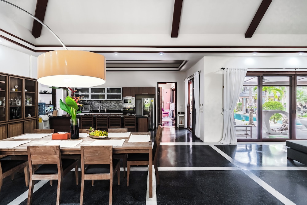 Villa Banyak Luxury villa with terrace