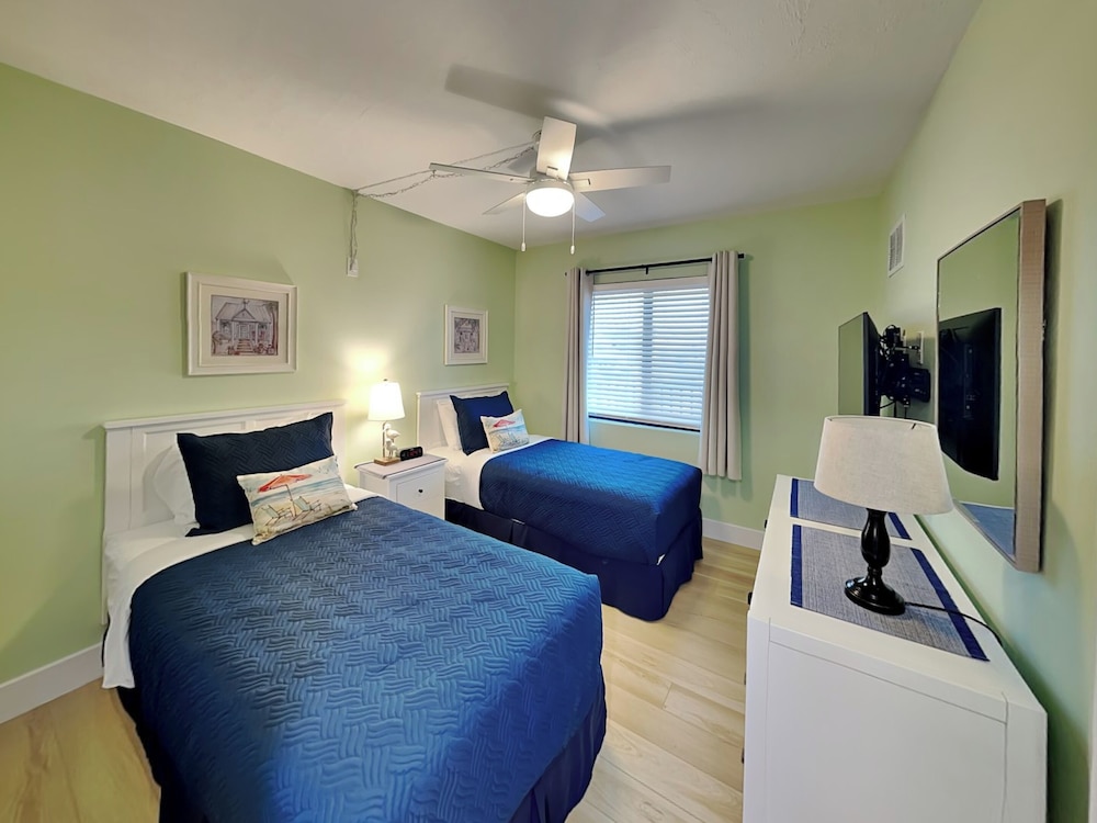 Seaside 3 by Distinctive Beach Rentals